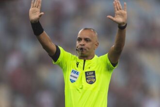 chivu debut la inter in conditii infernale arbitrul a oprit de doua ori meciul cu monterrey 68523a99236a5