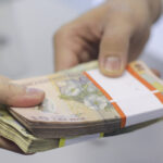 Cinci angajați ai băncii, sub lupa anchetatorilor pentru susținerea unei organizații în obținerea frauduloasă a unui credit de 18 milioane de lei 3 cinci functionari bancari sunt anchetati pentru ca ar fi ajutat o grupare sa obtina credite de 18 milioane de lei cu acte false 684b344518450
