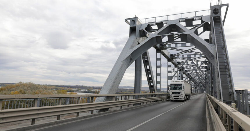 Opriri de trafic pe „Podul Prieteniei” Giurgiu-Ruse, în noaptea de 12 spre 13 iunie, din cauza unor lucrări necesare în Bulgaria. 1 circulatie intrerupta pe podul prieteniei giurgiu ruse in noaptea de 12 spre 13 iunie lucrari urgente pe partea bulgara 68473c48c51fa