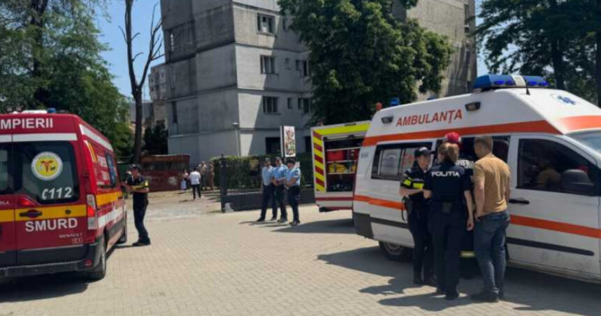 Incident tragic la un loc de joacă: Tavanul cedează, lăsând copii răniți, iar doi dintre ei necesită îngrijiri medicale. 1 copii raniti dupa ce tavanul unui loc de joaca s a prabusit doi dintre ei au ajuns la spital 6844485d797c1