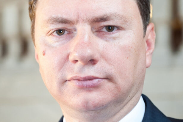 cosmin marinescu doctor in economie romania a ajuns in procedura de deficit excesiv in 2019 inainte de crizele multiple 6852ab536ab95