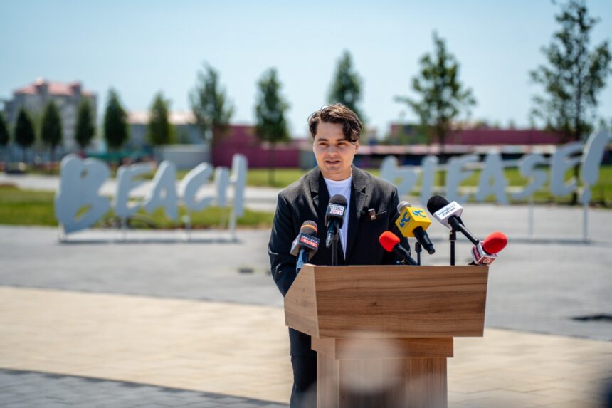 Costinești: Plaja te așteaptă! Festivalul de muzică cu cea mai mare amploare din Europa! O scenă grandioasă și un sistem de sonorizare impresionant, printre realizările remarcabile ale ediției 2025. 1 costinesti beach please devine cel mai mare festival de muzica din europa cea mai mare scena si cel mai amplu sistem de sonorizare printre superlativele editiei 2025 683f01571dd0e