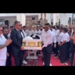 Ceremonie solemnă cu covor roșu și porumbei albi în memoria lui Ciprian Pian: Laurențiu Duduianu, în drum spre ultima odihnă. 2 covor rosu si porumbei albi la inmormantarea lui ciprian pian laurentiu duduianu condus astazi pe ultimul drum 684d7e7e16c57