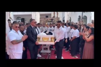 covor rosu si porumbei albi la inmormantarea lui ciprian pian laurentiu duduianu condus astazi pe ultimul drum 684d7e7e16c57