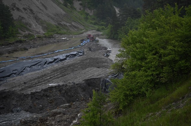 Alerta ecologică în Mureș: Salinitatea peste limite în Târnava Mică, după intervențiile de la Praid. Stațiile de purificare rămân închise! 1 criza ecologica in mures salinitatea ramane ridicata in tarnava mica dupa lucrarile la praid statiile de tratare nu pot fi inca deschise 6852f7f79e57e