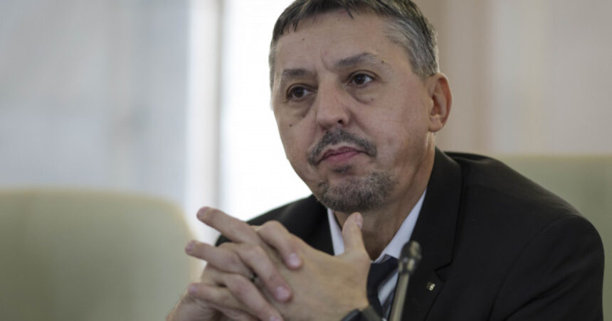 Daniel David respinge ideea reintroducerii tezelor și semestrialelor: „Să ne concentrăm pe îmbunătățirea sistemului existent!” 1 daniel david nu vrea revenirea la teze si semestre sa ne focalizam pe ce putem face bine in sistemul pe care il avem 6841f6339c6d4