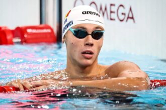 david popovici gest de mare campion dupa ce denis popescu a castigat aurul la europeanul u23 685db5aaca0a5