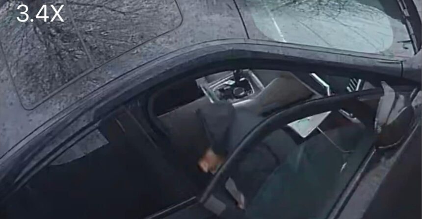 Sentință finală în cazul unui urmărit care a spionat antreprenori din întreaga țară și a furat 70.000 de lei dintr-un Mercedes lăsat în Tomis III 1 decizie definitiva in dosarul in care un individ care fila afaceristi in toata tara a sustras 70 000 de lei dintr un mercedes parcat in tomis iii 683e266314015
