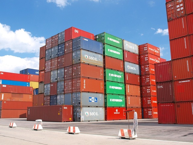 Deficitul comercial se adâncește cu aproape 25% comparativ cu aceeași perioadă a anului anterior 1 deficitul balantei comerciale mai mare cu aproape 25 fata de perioada similara a anului trecut 6847d4d66f103
