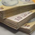 Deficitul bugetar se situează la 3,39% după cinci luni: procentaj redus, dar valoare crescută comparativ cu anul precedent. 2 deficitul bugetar a ajuns la 339 la 5 luni procentajul e mai mic dar suma e mai mare decat in aceeasi perioada a anului trecut 685ea73a63086