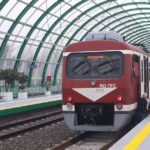 Fumul dintr-un tren spre Aeroportul Henri Coandă perturbează circulația a trei garnituri de călători. 3 degajari de fum la automotorul unui tren care circula catre aeroportul henri coanda circulatia a 3 trenuri de calatori a fost afectata 685949f1d245b