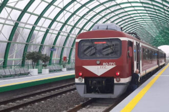 degajari de fum la automotorul unui tren care circula catre aeroportul henri coanda circulatia a 3 trenuri de calatori a fost afectata 685949f1d245b
