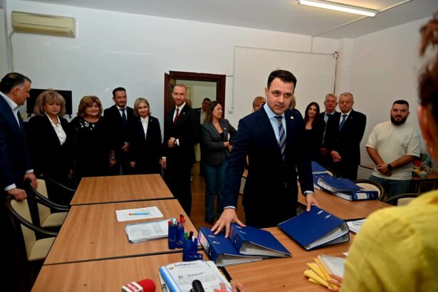 depus in parlament si sustinut de crusoveanu pnl comisia de evaluare obligata sa preia documentatia de la persoanele cu handicap si sa o transmita direct institutiilor competente 683d9d64e2bca