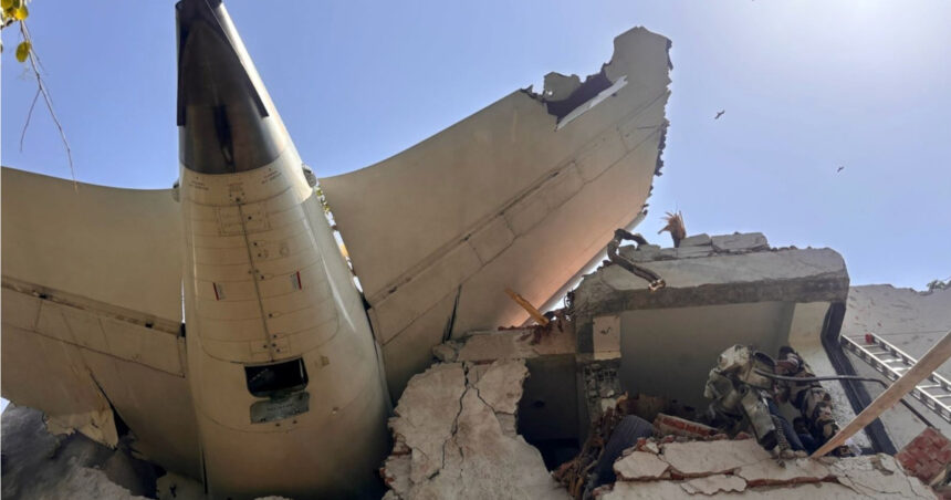 Povestea incredibilă a unui singur supraviețuitor: O tânără răpită de junglă și o stewardesă căzută din cer după 11 zile de coșmar. 1 dezastre aviatice cu un singur supravietuitor fata salvata din jungla dupa 11 zile si stewardesa care a cazut de la 10 000 de metri 684cfd586ed27