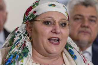 diana sosoaca anunta excluderea din s o s romania a trei senatori si vrea desfiintarea grupului parlamentar 68626f81bda52