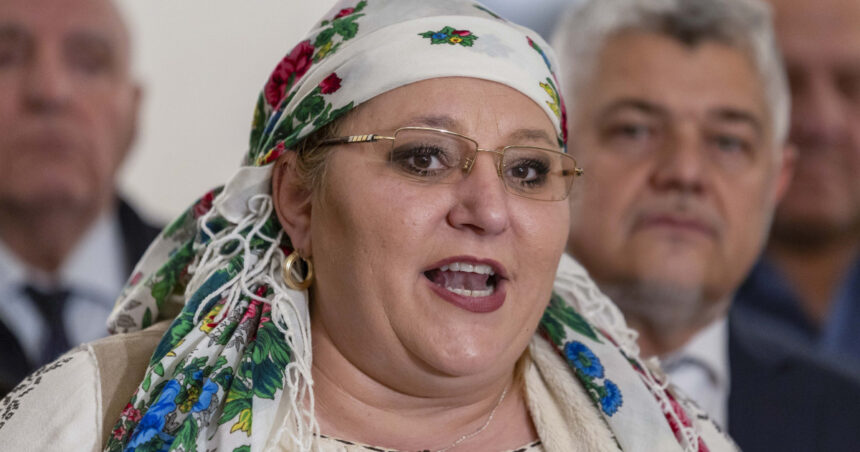 Diana Șoșoacă propune eliminarea a trei senatori din S.O.S. România și își exprimă dorința de a desființa grupul parlamentar. 1 diana sosoaca anunta excluderea din s o s romania a trei senatori si vrea desfiintarea grupului parlamentar 68626f81bda52