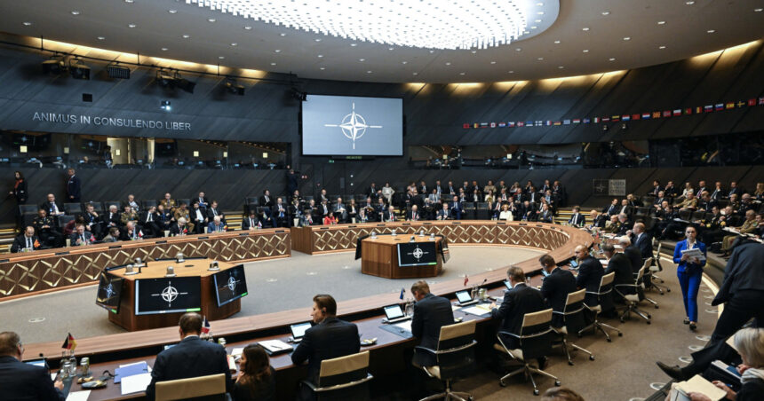 Provocarea conducătorilor NATO: Strategii pentru a-l aduce pe Zelenski la summitul de la Haga fără a stârni nemulțumirea lui Donald Trump 1 dilema liderilor nato cum sa l invite pe zelenski la summitul de la haga din aceasta luna fara sa l supere pe donald trump 684319f7726e6