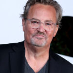 Medicii lui Matthew Perry au recunoscut faptele, riscând o pedeapsă de până la 40 de ani de detenție! 2 doctorul lui matthew perry a pledat vinovat si ar putea primi pana la 40 de ani de inchisoare 685e8d69046e2