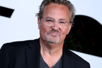 doctorul lui matthew perry a pledat vinovat si ar putea primi pana la 40 de ani de inchisoare 685e8d69046e2