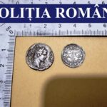 Doi străini, capturați în România cu 500 de monede nedeclarate în bagaje, pregăteau o călătorie spre Dubai plini de comori. 2 doi cetateni straini prinsi in romania cu 500 de monede nedeclarate in bagaje urmau sa plece spre dubai cu comoara 683c45bc67b51
