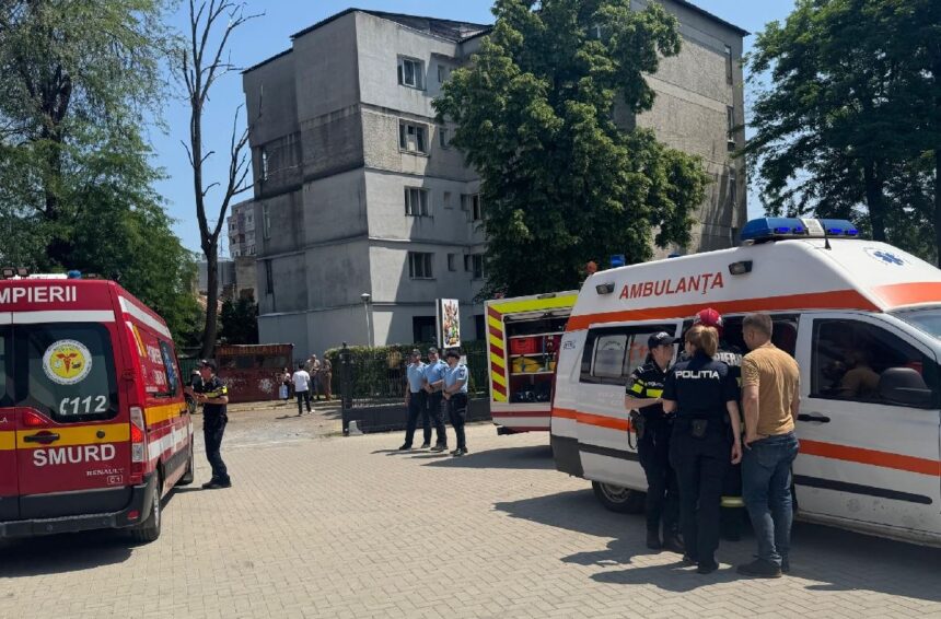 Tavanul s-a prăbușit într-un loc de joacă, iar doi copii au fost transportați la spital. Află detalii despre locul tragediei! 1 doi copii au ajuns la spital dupa ce tavanul s a prabusit intr un loc de joaca vezi unde a avut loc incidentul 68446003d7744