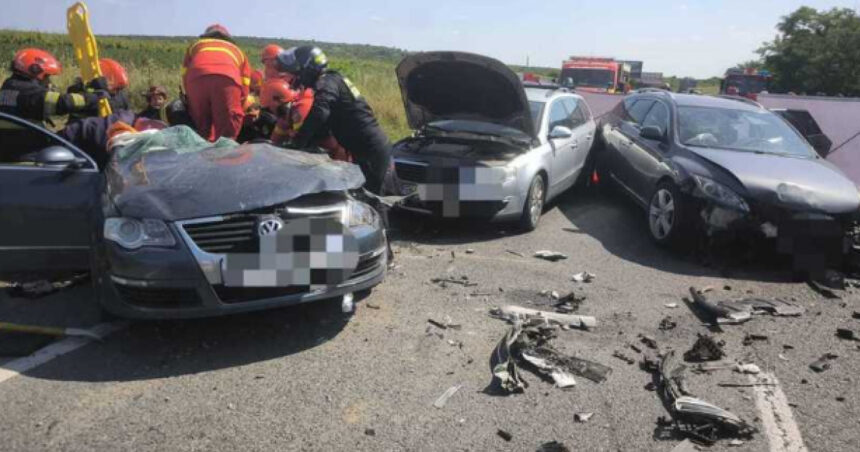 Accident pe DN 19: Doi copii și doi adulți, răniți în coliziunea a patru automobile, transportați la spital 1 doi copii si doi adulti au fost transportati la spital dupa un accident pe dn 19 in care au fost implicate patru masini 685076ab44c97
