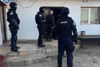 doi proxeneti au dat lovitura cu un salon de masaj au obtinut castiguri enorme exploatand sexual mai multe tinere 685d96afeb96d