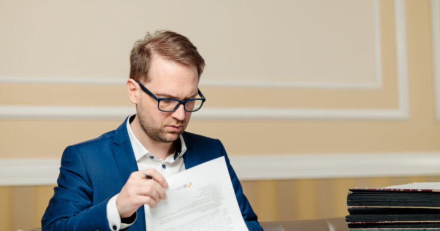 Dominic Fritz contestă majorarea impozitelor: „România trebuie să-și reducă cheltuielile pentru a prospera” 1 dominic fritz se opune cresterii de taxe statul roman sa faca o cura de slabire si sa taiem din chetuieli 684c2e98316d9