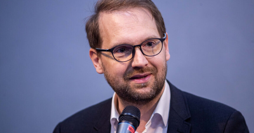Dominic Fritz: E timpul să punem capăt politicii externe fragile ca un ghiocel românesc! 1 dominic fritz trebuie sa terminam cu o politica externa in forma de roman ghiocel 6856a005e1eb6