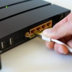 Donald Trump are puterea de a opri internetul, iar Europa rămâne fără soluții în fața acestui fapt. 3 donald trump poate deconecta oricand internetul iar europa nu poate face nimic in aceasta privinta 6859341ed16df