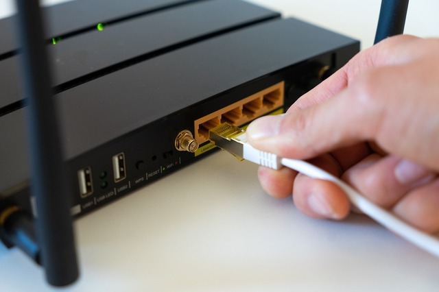 Donald Trump are puterea de a opri internetul, iar Europa rămâne fără soluții în fața acestui fapt. 1 donald trump poate deconecta oricand internetul iar europa nu poate face nimic in aceasta privinta 6859341ed16df