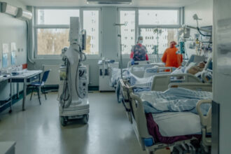dosarul deceselor suspecte de la spitalul pantelimon s a extins urmarirea penala fata de patru medici ati descinderi si perchezitii 68418ccbc2f6c
