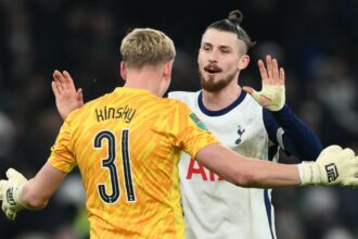 dragusin si colegii sai de la tottenham facuti praf nu luati in seama ce spun baietii astia 684d8f829e228
