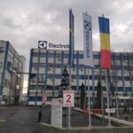 Electrolux în România - Performanțe remarcabile în ultimii zece ani: Țara noastră are potențialul necesar pentru a deveni un centru de excelență. Electrolux vizează o expansiune rapidă. 3 electrolux in romania cele mai bune cifre din ultimul deceniu romania are toate atuurile de a se transforma intr un hub important electrolux isi propune sa accelereze ritmul de crestere 685c6ac24a862