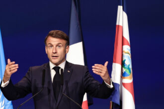 emmanuel macron contestarea prioritatii acordate climei este o greseala uriasa liderii lumii reuniti la nisa pentru unoc3 6845d91978df0