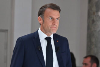 emmanuel macron face o vizita oficiala in groenlanda precizarile presedintiei franceze 68442c2349911