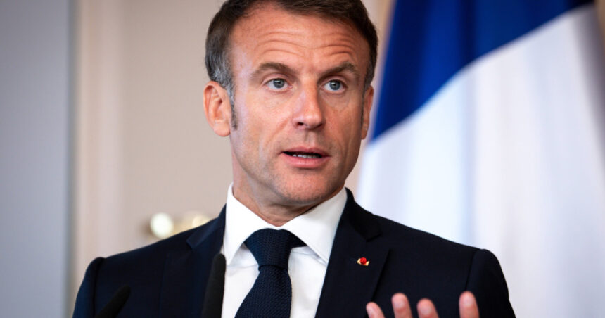 Emmanuel Macron își exprimă îngrijorarea față de dezordinea provocată de o posibilă schimbare de regim în Iran: „Cine crede că intervenția din Irak din 2003 a fost o alegere înțeleaptă?” 1 emmanuel macron se teme de haosul unei schimbari de regim in iran crede cineva ca ce s a facut in irak in 2003 a fost o idee buna 68525838e4248