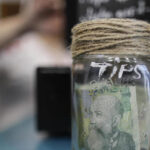 Impozitul pe bacșiș: Impactul său asupra bugetului național 2 esec cat aduce la buget impozitul pe bacsis 684759c2c92c6