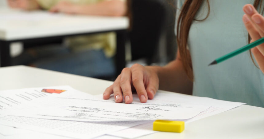 Examenul Național 2025: Începerea probelor pentru clasa a VIII-a și noutățile din structura evaluărilor în acest an 1 evaluarea nationala 2025 cand incep probele pentru elevii de clasa a viii a si ce modificari sunt in structura examenelor in acest an 68450da5d23a0