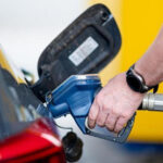 Evadarea fiscală în sectorul energetic: Impactul fraudelor cu TVA și accize asupra bugetului de stat și originile posibile ale acestei probleme 2 evaziunea fiscala din domeniul petrolier cum pierde statul bani la buget din fraudele cu tva si accize si care sunt posibilele cauze 6850f75fb67d4