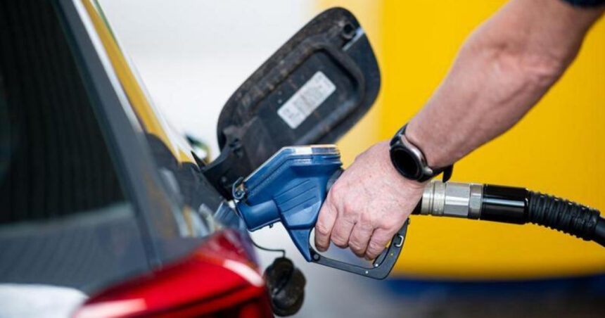 Evadarea fiscală în sectorul energetic: Impactul fraudelor cu TVA și accize asupra bugetului de stat și originile posibile ale acestei probleme 1 evaziunea fiscala din domeniul petrolier cum pierde statul bani la buget din fraudele cu tva si accize si care sunt posibilele cauze 6850f75fb67d4