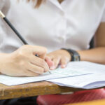 Bacalaureatul își urmează cursul cu testul scris esențial pentru fiecare profil. Când se vor publica rezultatele finale? 3 examenul de bacalaureat continua cu proba scrisa obligatorie a profilului cand vor fi afisate rezultatele finale 6849134df2fe7