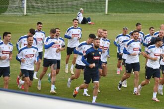 exclusiv daca nici cu cipru atunci cu cine trei vedete ale nationalei obligate sa livreze fotbal pentru a nu pierde increderea lui lucescu 68475dbe40ede