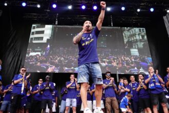 exclusiv daniel paraschiv despre legenda de 41 de ani alaturi de care joaca in spania am ajuns langa un idol il urmaream de la arsenal 685cfbb29aa43