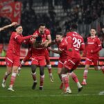 Dinamo la un pas de a încheia un acord cu mijlocașul de 550.000 de euro, dar se confruntă cu riscul de a-l pierde! Jucătorul are mai multe opțiuni pe masă. 3 exclusiv dinamo e in negocieri avansate cu mijlocasul de 550 000 de euro dar risca sa l piarda fotbalistul joaca la mai multe capete 684032a84639a