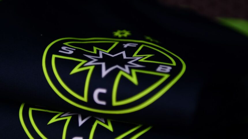 FCSB își dezvăluie noua uniformă și anunță ziua premierii: "Echipamentul de deplasare va fi complet diferit de paleta noastră de culori" 1 fcsb a stabilit noul echipament si data lansarii cel de deplasare nu va avea nicio legatura cu culorile noastre 685d99926d20c