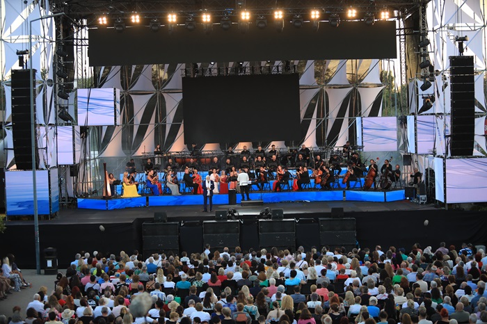 Mamaia găzduiește în perioada 22 - 29 august un regal al muzicii și dansului, cu două festivaluri naționale de neuitat! CJC dă undă verde parteneriatului. 1 festivalul national de muzica usoara mamaia si festivalul national al cantecului si dansului popular mamaia se desfasoara in perioada 22 29 august cjc aproba protocolul de colaborare 6851a783b62d6