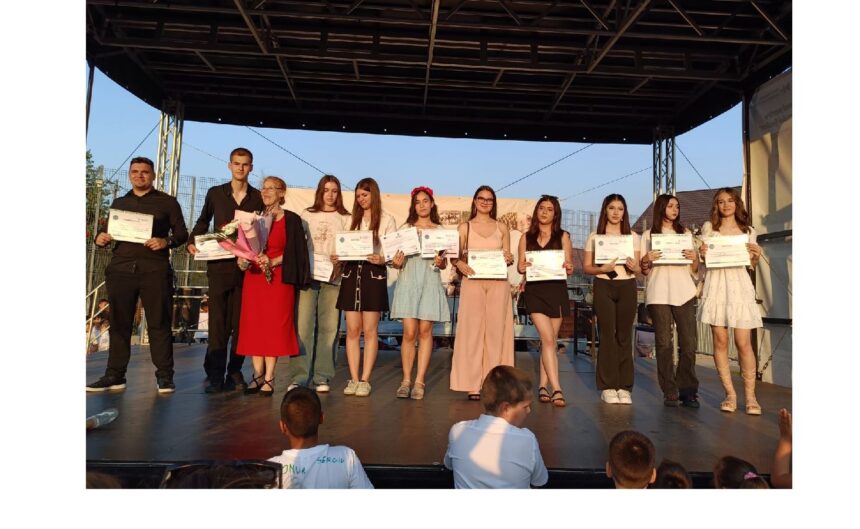 Celebrând excelența la Liceul Teoretic Ioan Cotovu din Hârșova: Narcisa Paraschiv și Ana-Maria Iorga, recunoscute pentru realizările lor remarcabile! 1 final de an scolar la liceul teoretic ioan cotovu din harsova elevele narcisa paraschiv si ana maria iorga au fost premiate pentru performanta si implicare 685f5f9fd604d