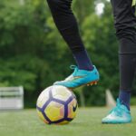 Fotbalul, o filosofie de viață: Cum îmbrăcămintea sportivă reflectă cine suntem cu adevărat 2 fotbalul ca stil de viata cum a devenit echipamentul sportiv o expresie a personalitatii p 683d851125790