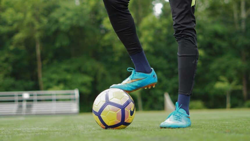 Fotbalul, o filosofie de viață: Cum îmbrăcămintea sportivă reflectă cine suntem cu adevărat 1 fotbalul ca stil de viata cum a devenit echipamentul sportiv o expresie a personalitatii p 683d851125790
